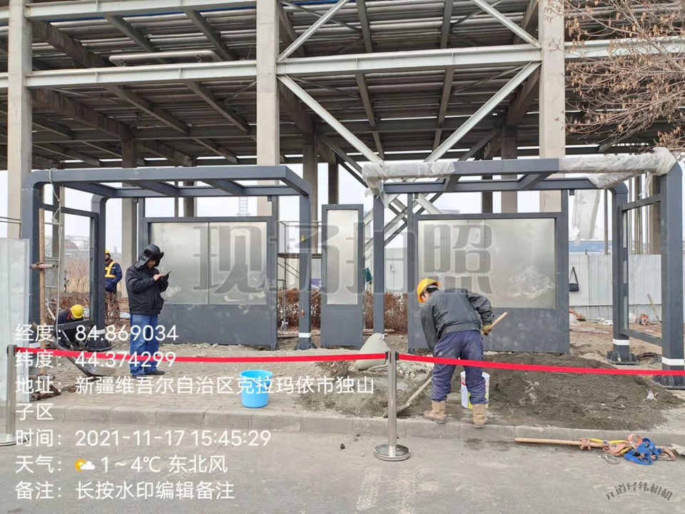 新疆奎屯公交站臺(tái)安裝圖 新疆奎屯公交站臺(tái)安裝圖