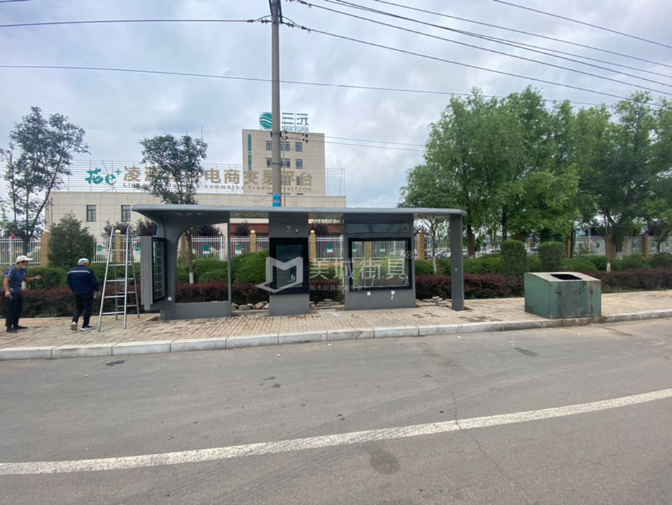 遼寧候車亭安裝現(xiàn)場(chǎng)圖 遼寧候車亭安裝現(xiàn)場(chǎng)圖