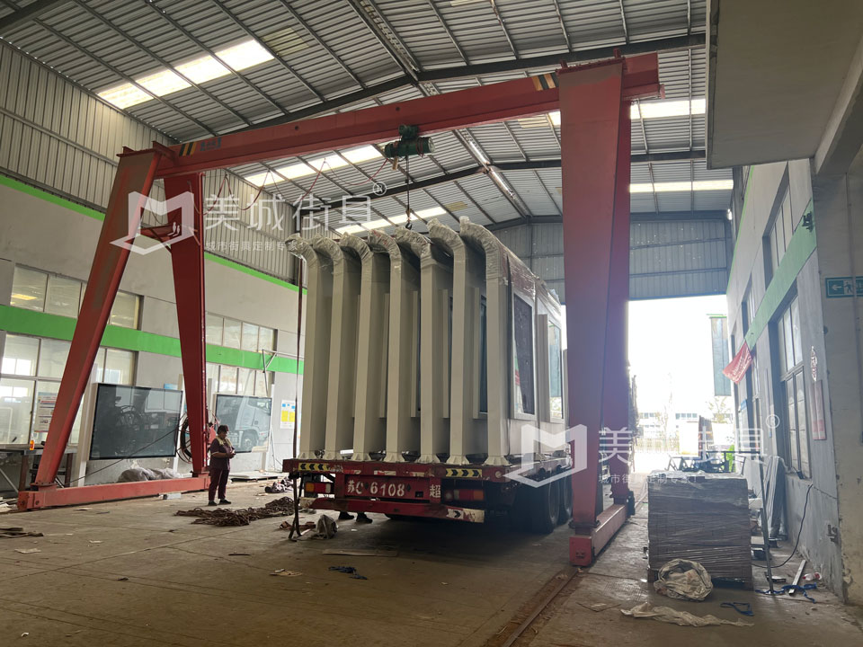 江蘇美城街具為新疆定制公交站臺第三批批發(fā)貨案例 江蘇美城街具為新疆定制公交站臺第三批批發(fā)貨案例